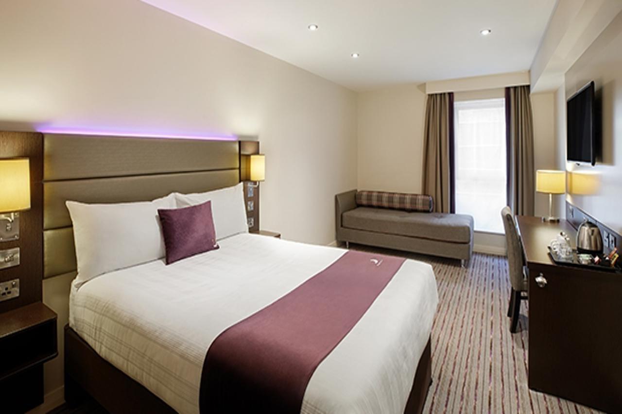 Premier Inn Birmingham City Centre Broad Street ภายนอก รูปภาพ
