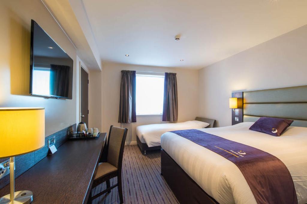 Premier Inn Birmingham City Centre Broad Street ภายนอก รูปภาพ