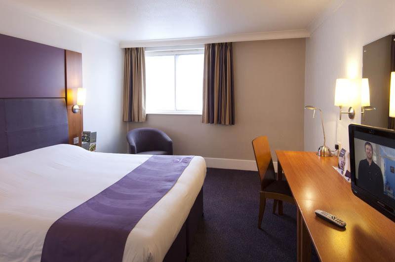 Premier Inn Birmingham City Centre Broad Street ภายนอก รูปภาพ