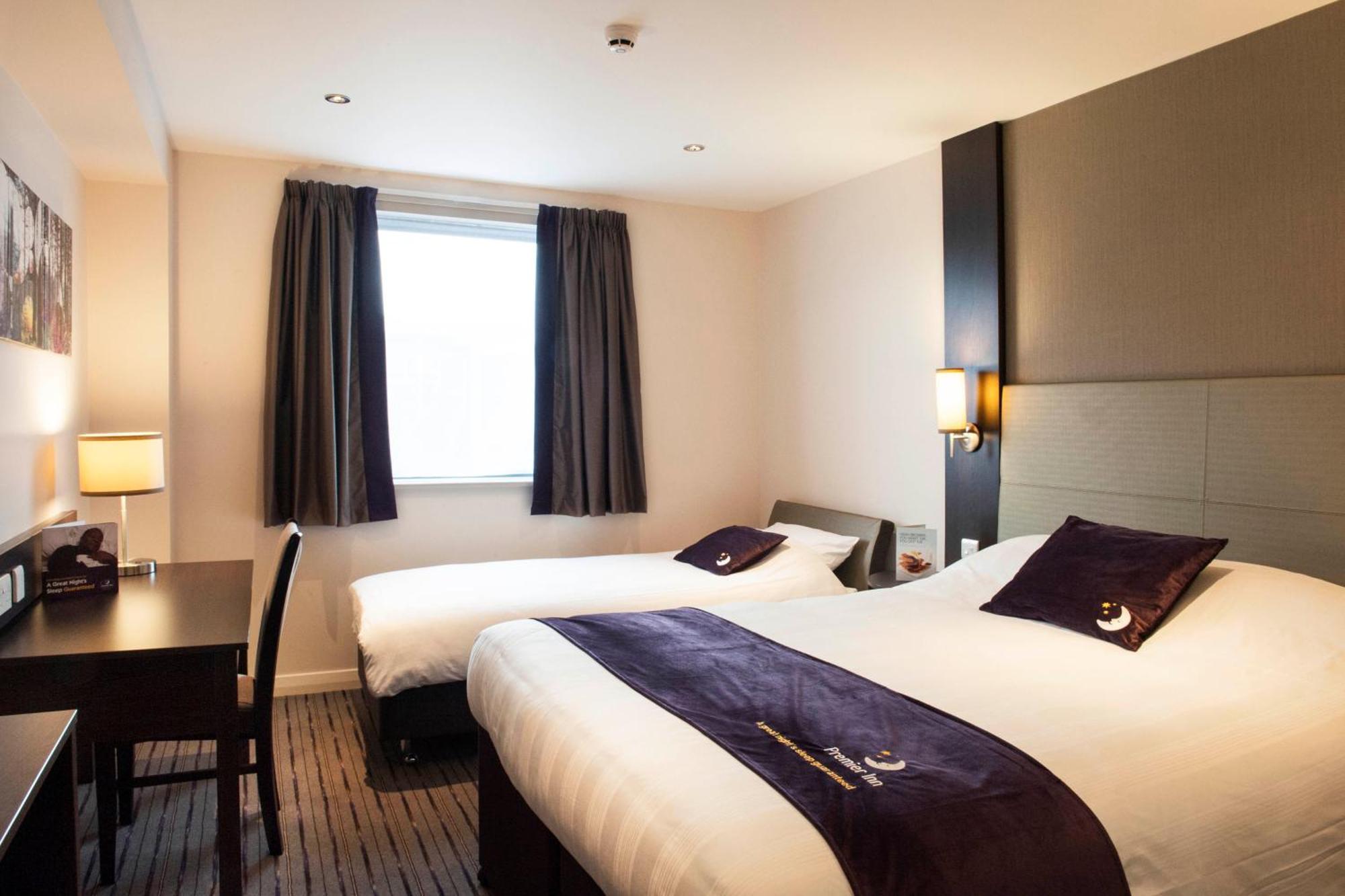 Premier Inn Birmingham City Centre Broad Street ภายนอก รูปภาพ